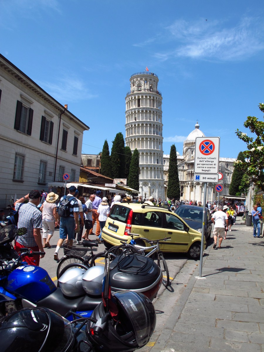 First view of Leaning Tower of Pisa