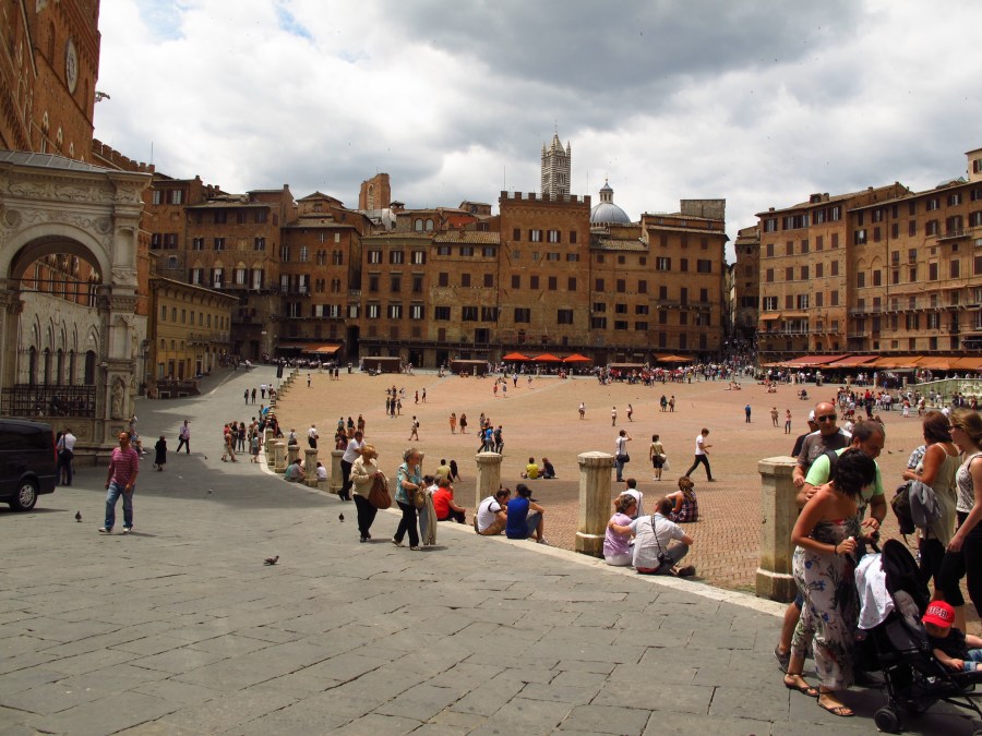 Piazza del Campo before the lunchtime crowd descended