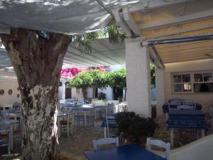 Shady spot in Naoussa, Paros