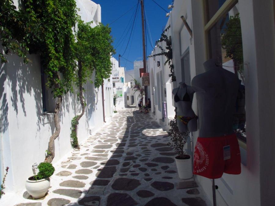 More laneway goodness in Naoussa, Paros