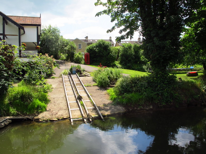 Cruising along the Avon from Bath