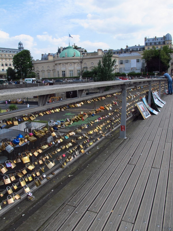 Lovers locks on Pont des Arts, Paris