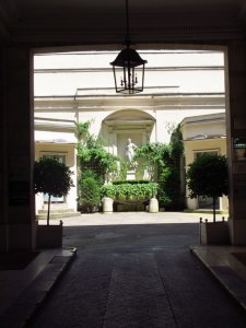 Courtyard of LSI Paris building