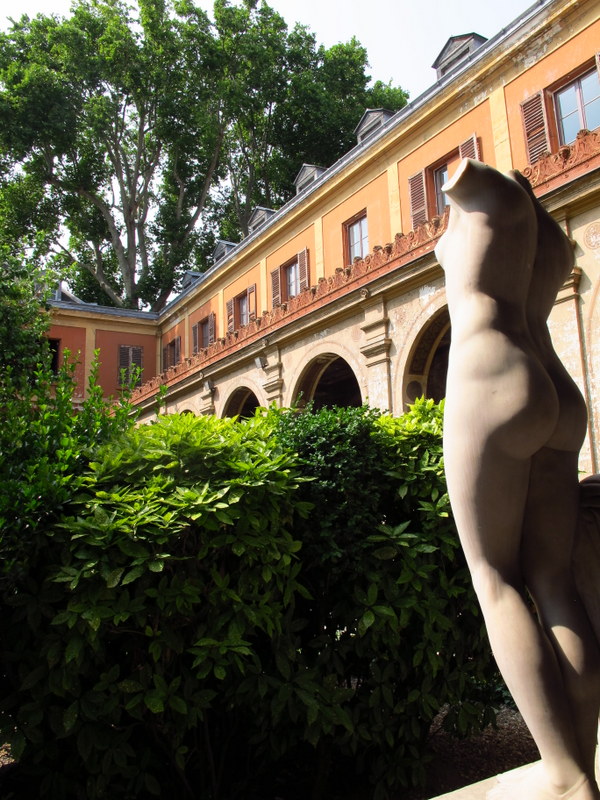 ecole des beaux arts building and courtyard paris
