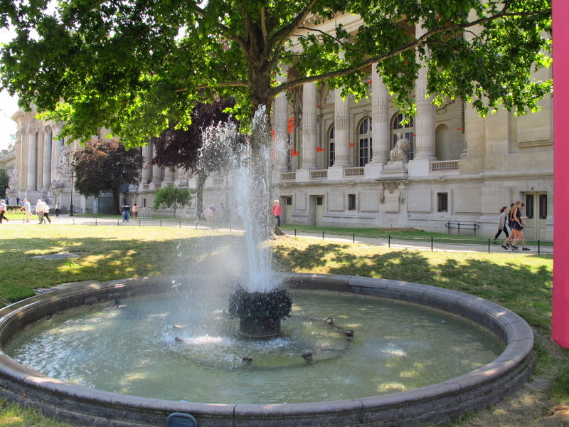 fountain outside the grand palais paris