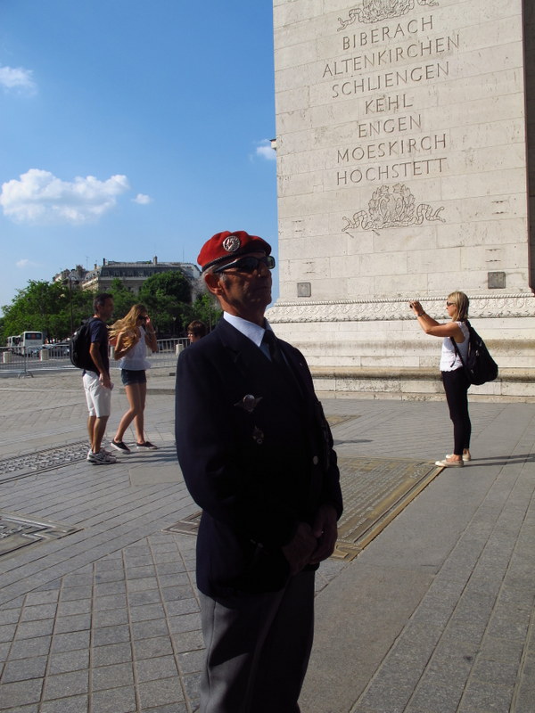Shame about the people inthe background, this old guy was just gorgeous!
