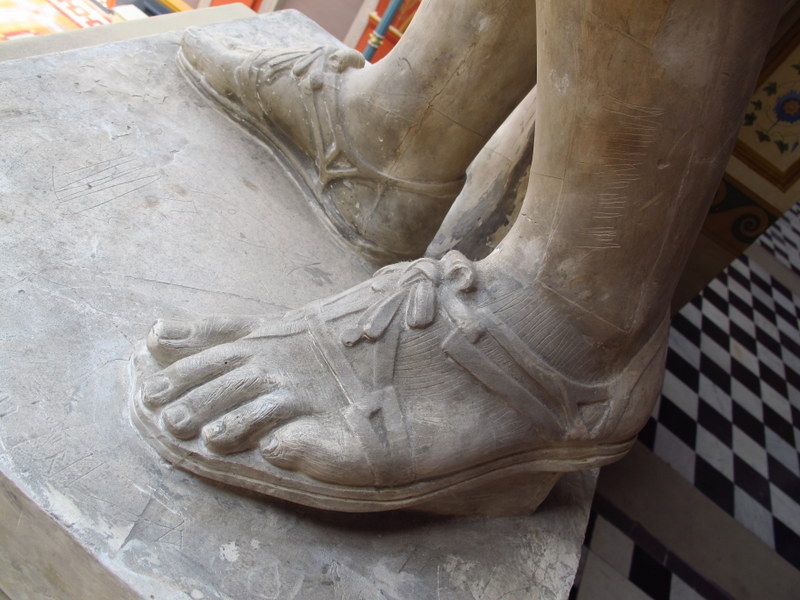 statue detail exole des beaux arts paris