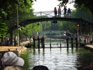 Gliding along the canals of Paris