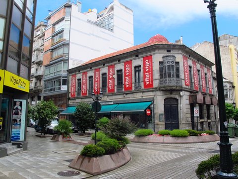 Loving this building in Vigo