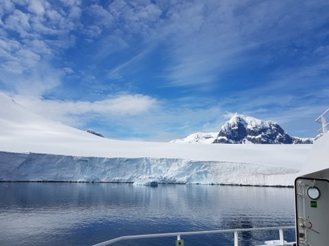 Ice banks near Damoy Pt