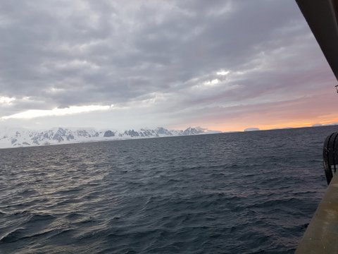 Amazing sky in the Antarctic - almost midnight