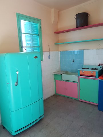 Love the colours of Benito Quinquela Martin's kitchen